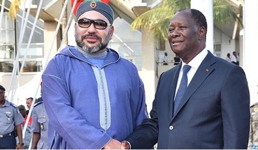 وصول جلالة الملك محمد السادس إلى مكان انعقاد القمة الخامسة للاتحاد الإفريقي -الاتحاد الأوروبي بأبيدجان
