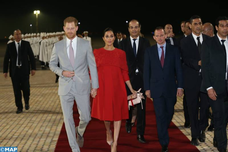 بعد زيارة ملك إسبانيا و زوجته ..الأمير هاري وعقيلته ميغان ماركل يحلان بالمغرب