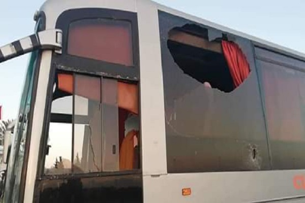 جماهير الوداد في خطر بتونس. اعتداءات جديدة بالحجارة والسلاح الأبيض بعد اقتحام فندق ينزل فيه أنصار ممثل الكرة الوطنية في عصبة الأبطال (صور)