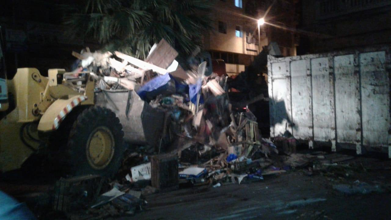 في خطوة أشاد بها سكان بوركون في «الفيس». عامل آنفا يشن حملة لتحرير الملك العمومي (صور )