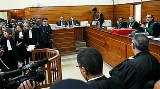 50 صورة تعقد وضع الممثلة الشهيرة في قضية اتهامها بالخيانة الزوجية