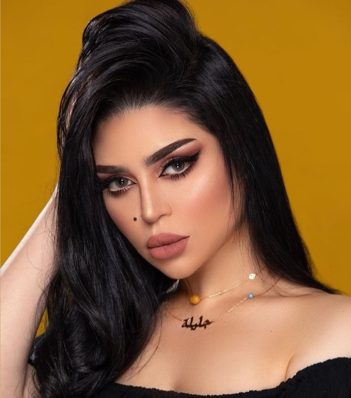 هجوم عنيف على الفنانة المغربية جليلة بسبب صورها الجريئة (فيديو)