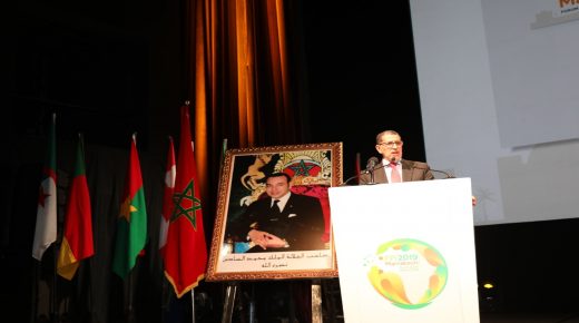 العثماني يشيد بأهمية دور الصيادلة ويبرز تطور الصناعة الدوائية بالمغرب