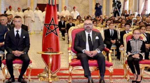 جلالة الملك يغادر البيضاء متوجها إلى فاس