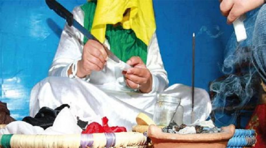 الأمن يلاحق “مشعوذا” نصب على فتيات في مبالغ مالية ضخمة.. كاد يتسبب في موت إحداهن