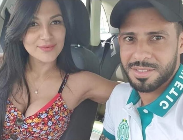 متولي يحدث ضجة في مواقع التواصل الاجتماعي بصورة مع زوجته