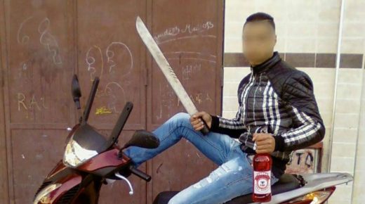التباهي بالأسلحة يقود شخصا للاعتقال في بلقصيري