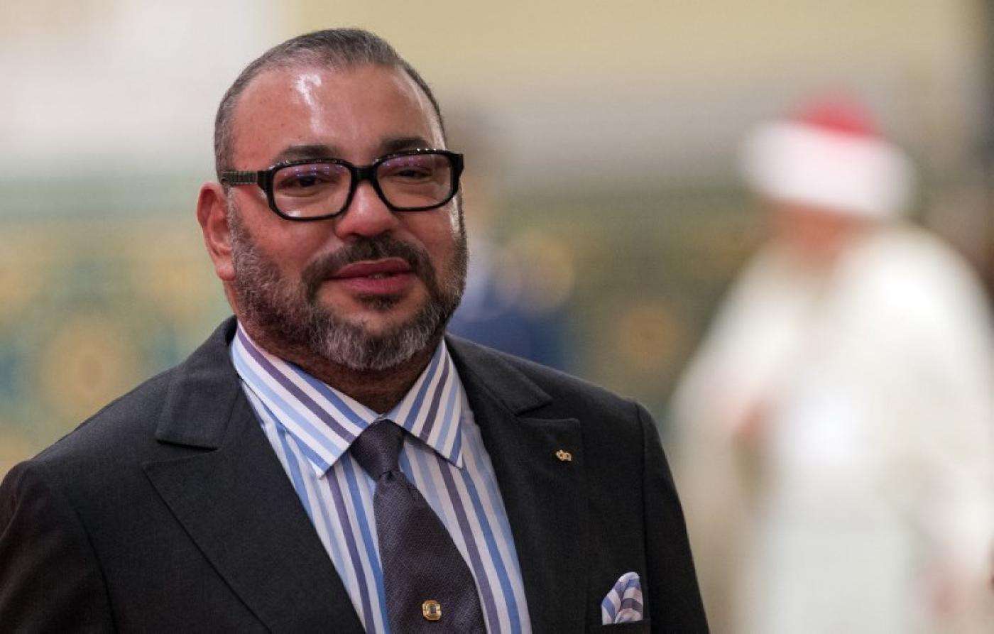 جلالة الملك يتجول في البيضاء.. هتافات بحياة جلالته ودعوات بالشفاء