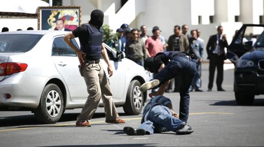 الأمن يشهر المسدسات في وجه «مشرمل» بالبيضاء