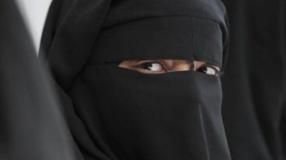 هذا ما قالته الداخلية الإيطالية عن طرد «داعشية» متزوجة من ملاكم مغربي