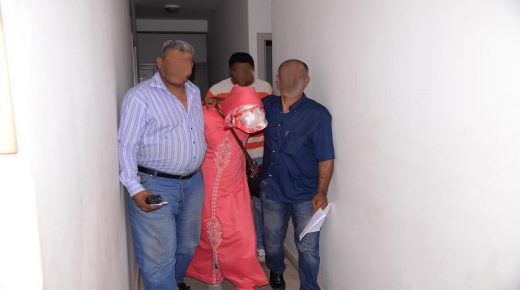 شك أن زوجته تخونه فاكتشف أنها ممثلة إباحية .. فيلا بطماريس استوديو لتصوير مقاطع ” البورنو “