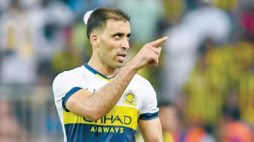 خطوة مفاجئة من المهاجم المغربي بشأن عقده مع النصر السعودي