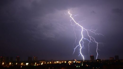 زخات رعدية محليا قوية اليوم السبت بعدد من مناطق المملكة