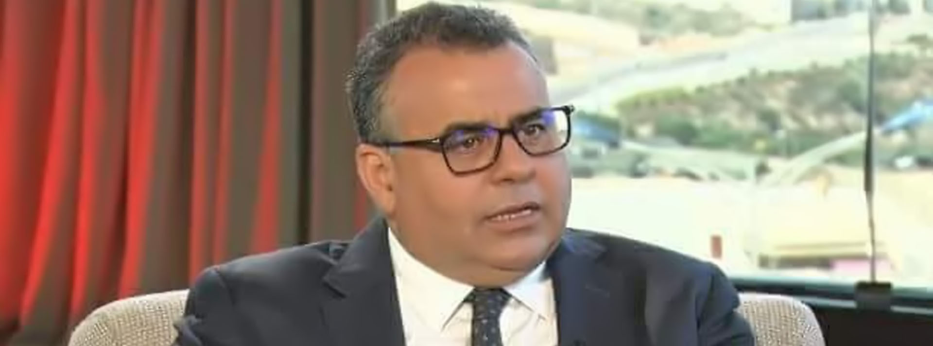 عامل شفشاون لنائب برلماني خلال اجتماع رؤساء الجماعات: خرج عليا من هنا