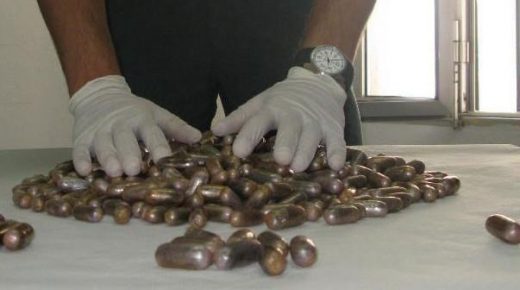 وفاة أمريكي بـ “موريزكو” حاول تهريب الكوكايين في أمعاءه