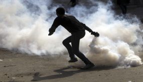 A protester throws a tear gas canister, which was earlier thrown by riot police, during a protest to mark the one-year anniversary of fatal clashes on Mohamed Mahmoud Street, near the Interior Ministry in Cairo November 20, 2012. At least 42 protesters died during the clashes which occurred during Egypt's interim military rule. REUTERS/Mohamed Abd El Ghany (EGYPT - Tags: CIVIL UNREST)