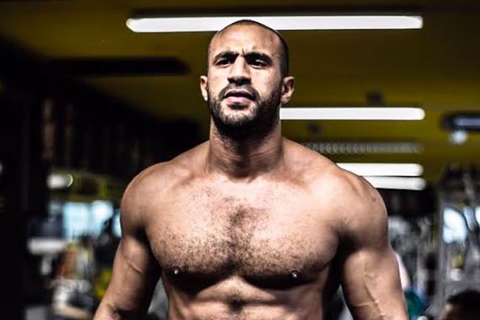 المقاتل المغربي بدر هاري يشحن الأجواء قبل منازلة خصمه أركاديوس (فيديو)