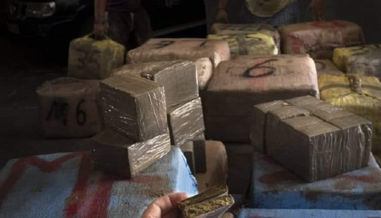 حجز مئات الكيلوغرامات من الحشيش في شاحنة بأكادير