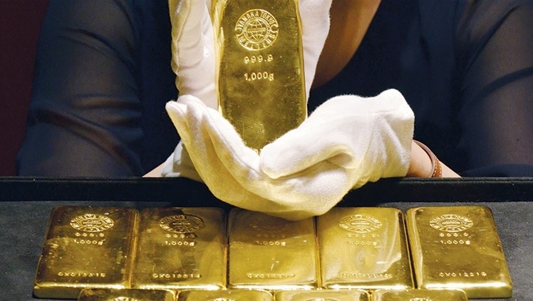 كشف 25 سبيكة ذهب مشكوك في مصدرها بأمتعة مسافر في العيون