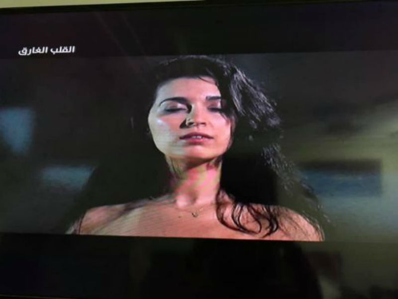 «تعرية» الممثلة المغربية فرح الفاسي على «إم.بي.سي 5 » يفجر لغطا كبيرا في مواقع التواصل الاجتماعي (فيديو) 