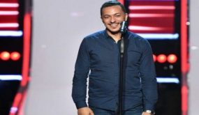 مشارك مغربي في «ذا فويس» يعتذر من الجزائريين