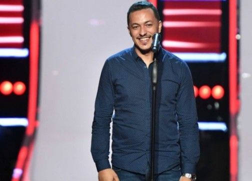 مشارك مغربي في «ذا فويس» يعتذر من الجزائريين
