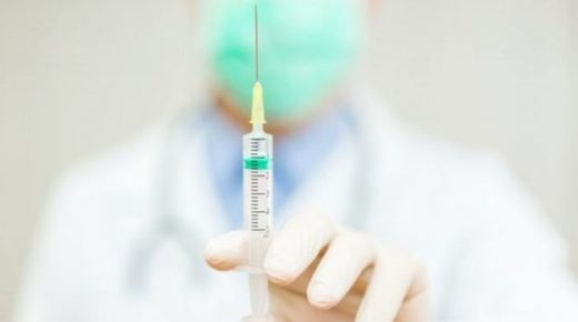 خطأ طبي ينقل الإيدز إلى ألف مريض