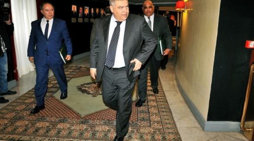 تسريبات من الداخلية تكشف استحواذ وزير سابق على صفقات الجماعات