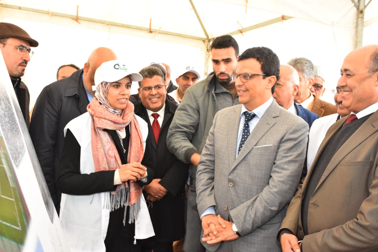 عجلة التنمية تدور بسرعة بإقليم الرحامنة.. العامل عزيز بوينيان يعطي انطلاقة انجاز مشروع رياضي مهم