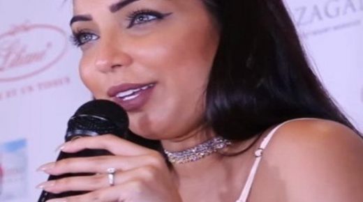 دنيا باطما تعيش السعادة بالبيضاء.. بعيدا عن قضية “حمزة مون بيبي” (صورة)