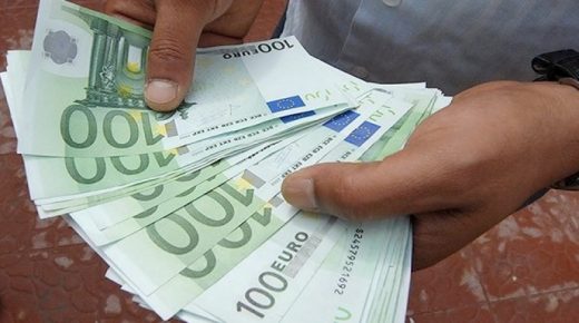 حجز مبلغ كبير من العملة الصعبة مجهول المصدر بالعيون