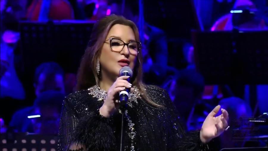 حتى عزيزة جلال لم تسلم من شر “حمزة مون بيبي”. تسريب صور وفيديوهات للمطربة المغربية