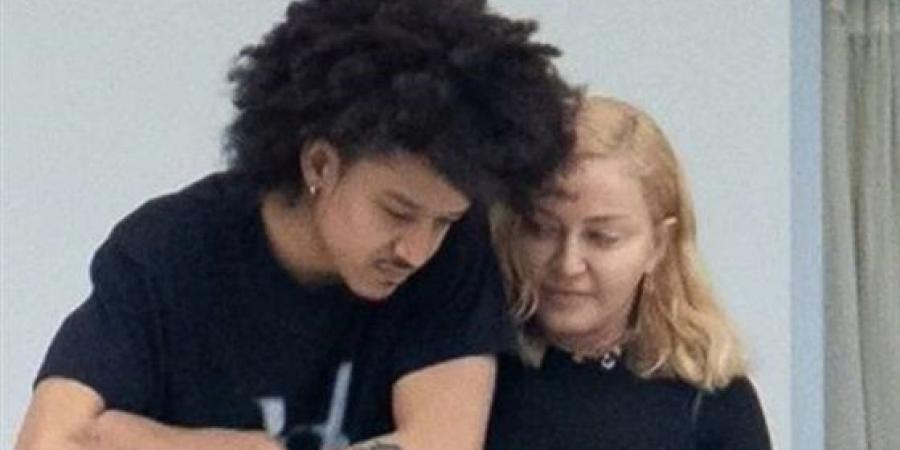 مادونا ترتبط بشاب يصغرها ب 36 سنة