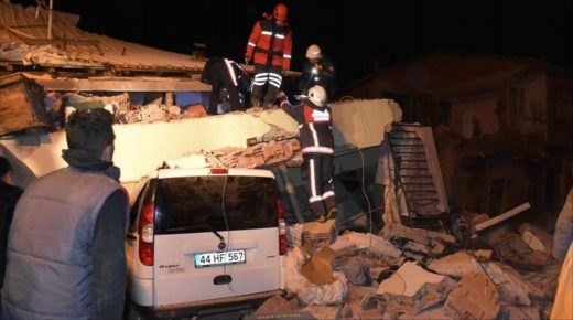 زلزال بقوة 6.8 درجات يضرب شرق تركيا و يقتل21 شخصا