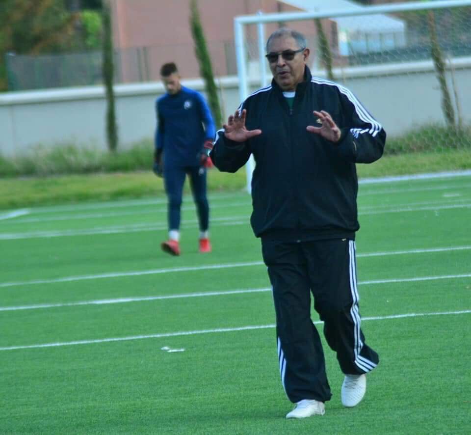 نادي رجاء بني ملال لكرة القدم يفسخ عقده مع المدرب عزيز العامري