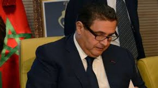 أمام جلالة الملك .. عزيز أخنوش : 160ألف شخص سيتسفيد من ماء الري