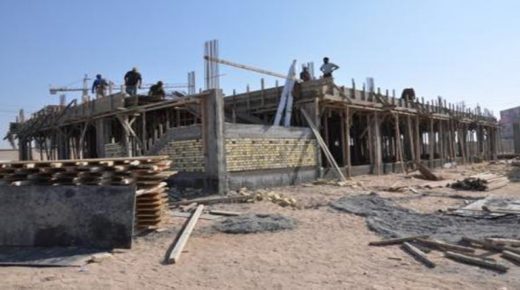 انهيار سقف حجرة دراسية لمدرسة طور البناء بالقنيطرة يوقف بناءها