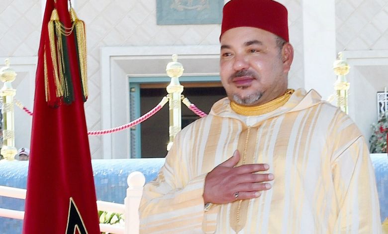 أمير المؤمنين حفظه الله يسلم جائزة محمد السادس للمتفوقين ببرنامج محاربة الأمية