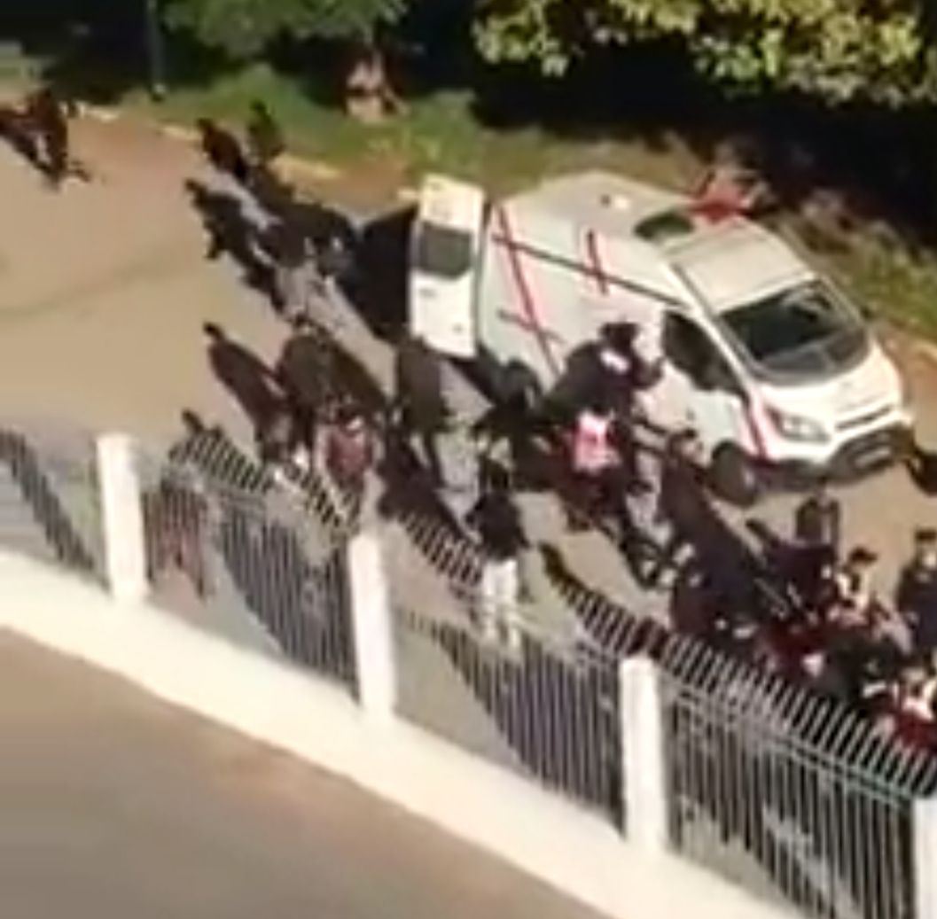 هذه قصة «الاعتقالات العشوائية» بمحيط ملعب ومولاي عبد الله.. وما تقرر حول هروب قاصرين من سيارة شرطة