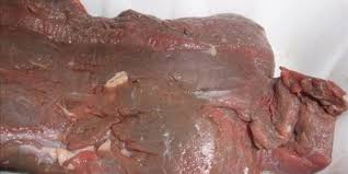 بورزازات حجز ما يقارب النصف طن من اللحوم الفاسدة و منتجات غذائية أخرى
