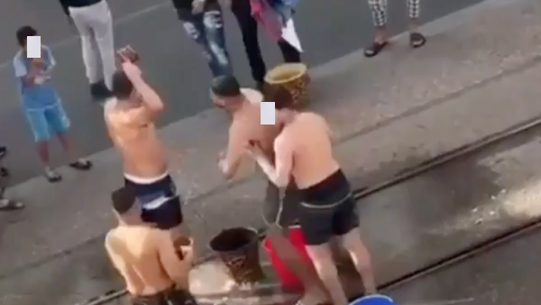 تطور مثير في قضية استحمام شبان في عز «الطوارئ الصحية» فوق سكة الترامواي بالدار البيضاء