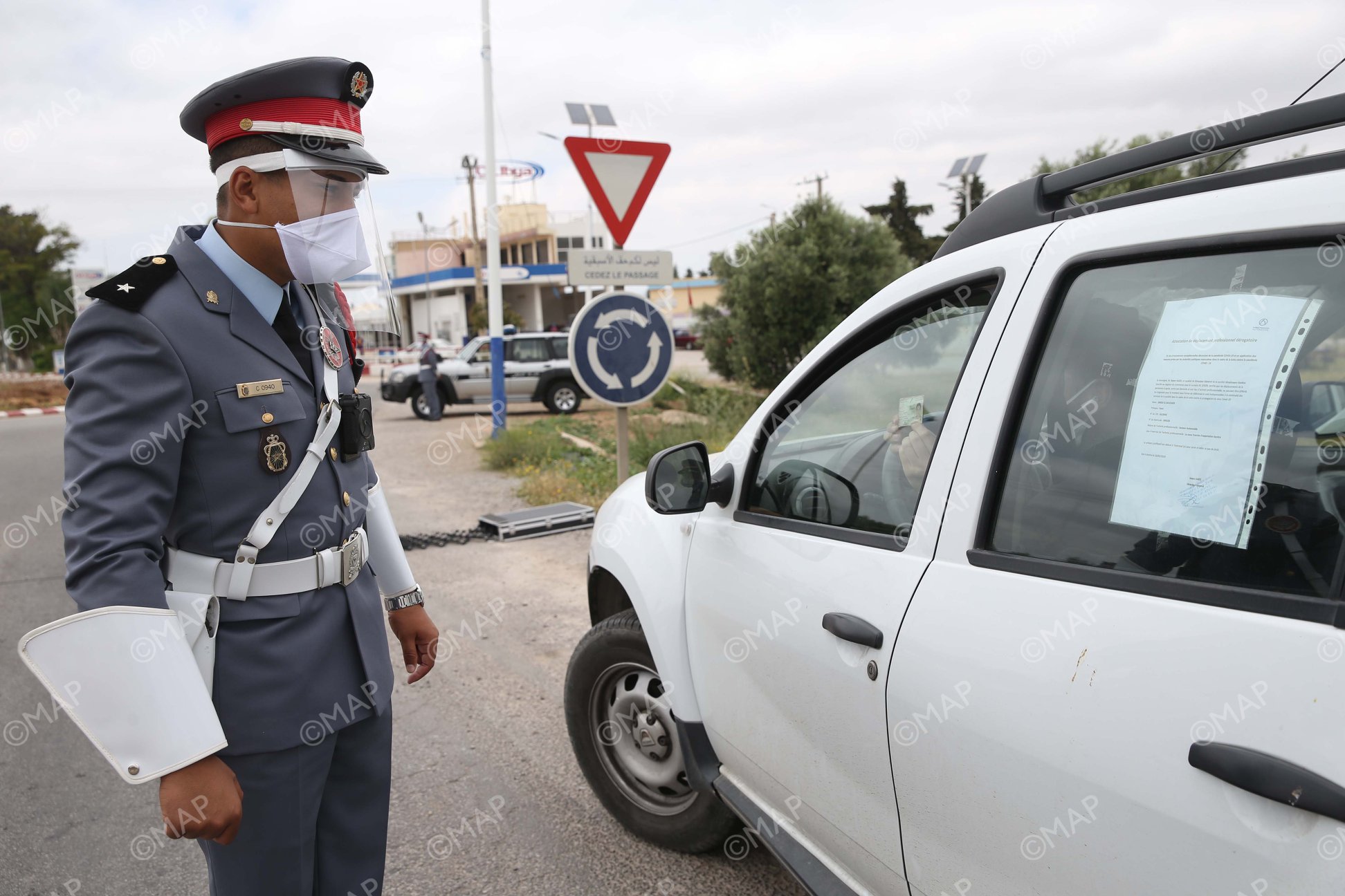 استخدام سيارة إسعاف في «النقل السري » في «الطوارئ الصحية». تنقل مواطنين من البيضاء لآسفي ب 4 آلاف درهم للراكب