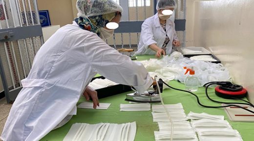 السجناء يصنعون 20 ألف كمامة واقية من “كورونا” بالمغرب