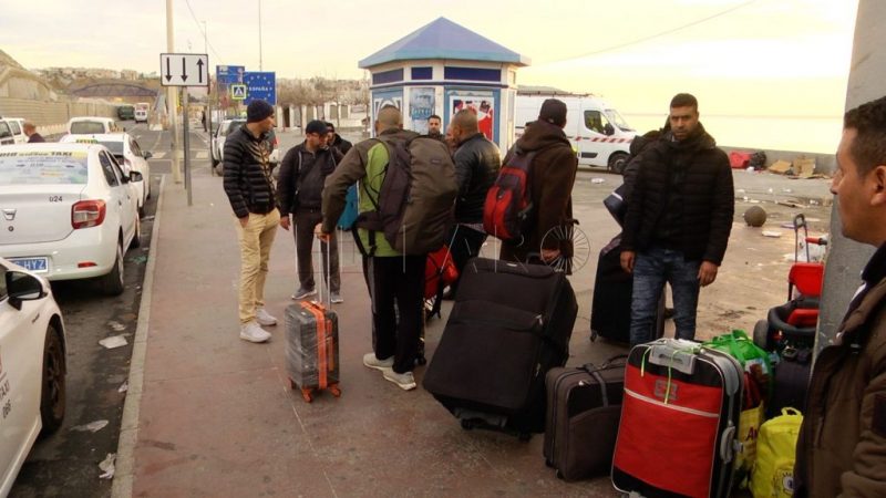 انطلاق عملية إعادة المغاربة العالقين في سبتة المحتلة.. نقلوا مباشرة إلى الحجر الصحي