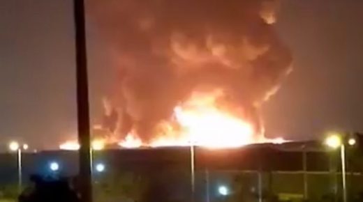 حريق ضخم يهز البرنوصي بالبيضاء.. ويجبر أسرا على مغادرة منازلها خوفا من وقوع كارثة