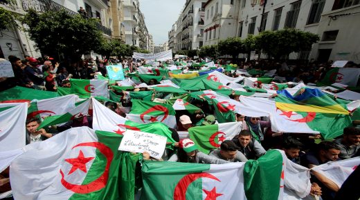ديمقراطية الجزائر الانتخابات مضمونة النتائج الجيش والشرطة و الداخلية والموظفون يوفرون الأصوات اللازمة