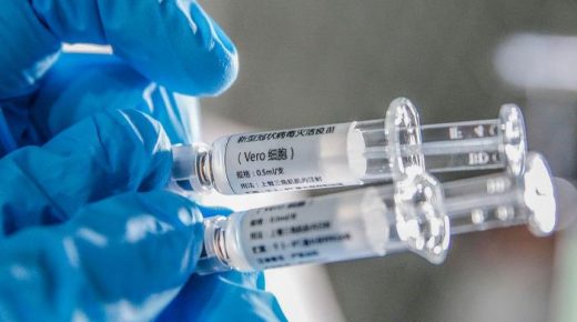 بريطانيا توافق على اعتماد لقاح “سينوفارم” وتستقبل المسافرين الملقحين به على أراضيها