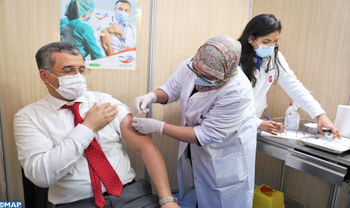 (كوفيد-19).. انطلاق حملة تلقيح مهنيي الصحة بالرباط