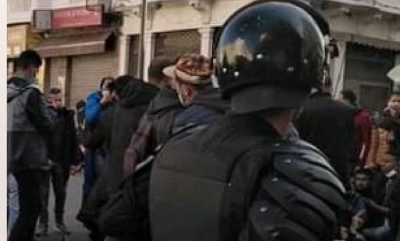 ولاية أمن البيضاء تكشف حقيقة استخدام قوات حفظ النظام «القوة والعنف» لتفريق تجمهرات أعضاء تنسيق مهني للأستاذة المتعاقدين