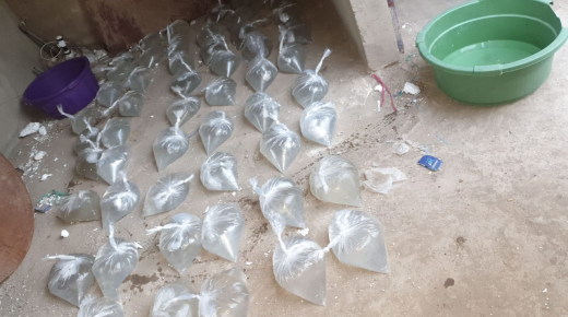 حجز 280 لتر من مسكر ماء الحياة معبأة داخل أكياس معدة للبيع بمراكش